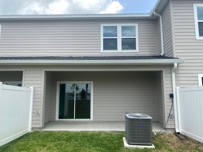 Building Photo - Almost New 3/2/1 Modern Townhome!