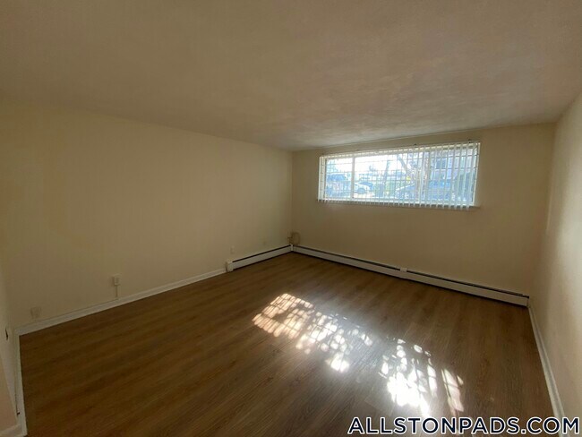 Building Photo - 88 Gardner St