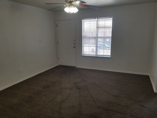 Building Photo - 3302 Barcelona Dr