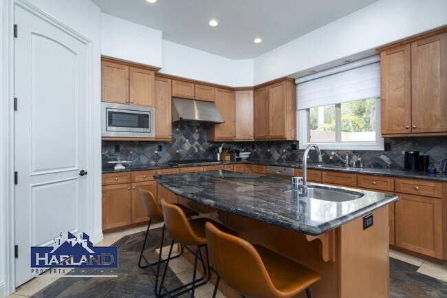 Building Photo - 760 Bonair Pl