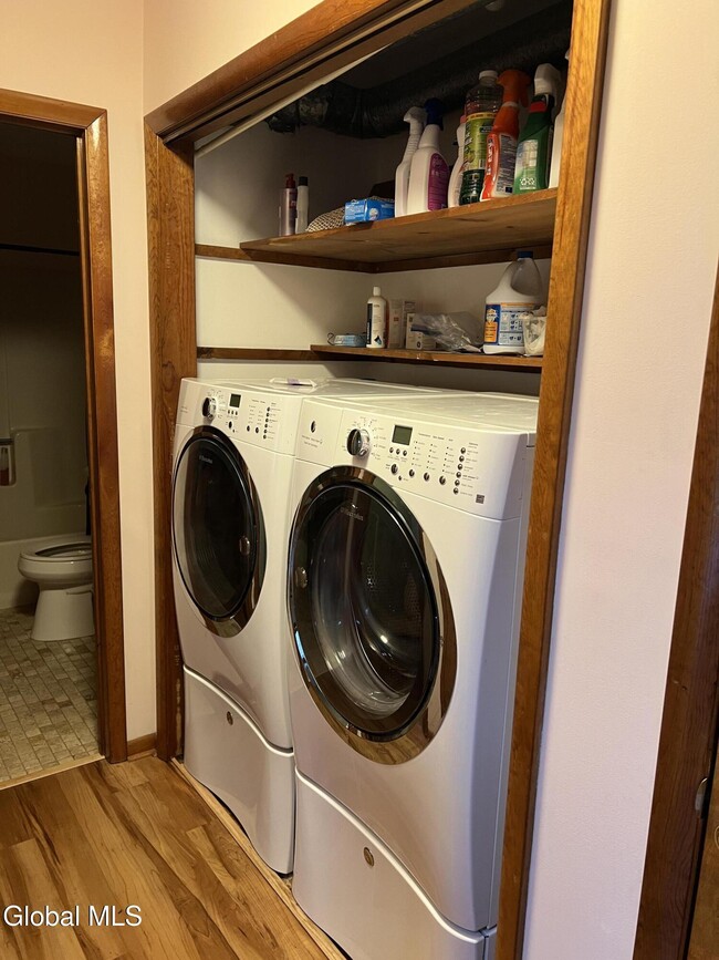 Building Photo - 43 Green Meadow Dr