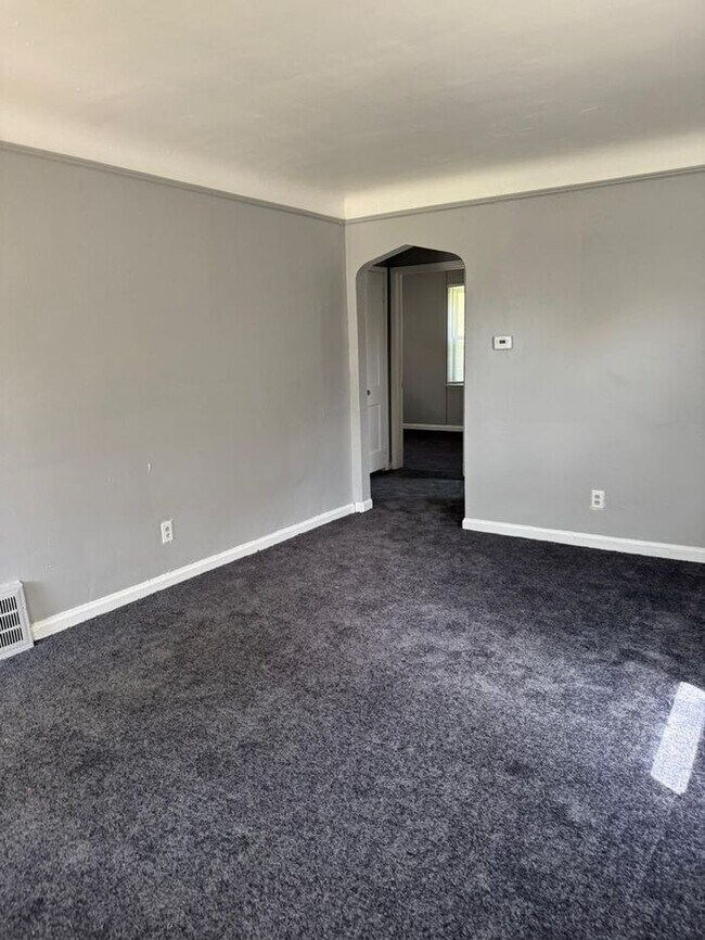 Building Photo - Detached Garage- 2 bathrooms - Section 8 Accepted !