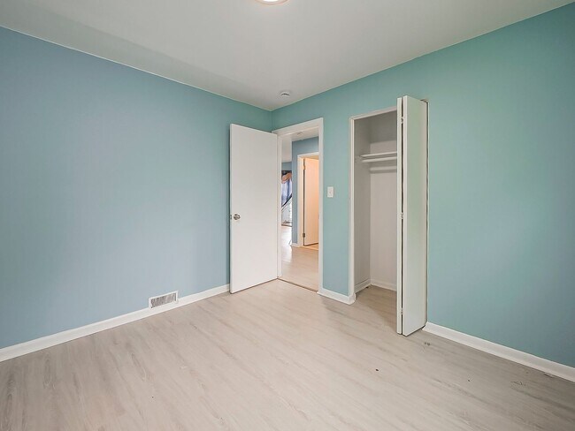 Building Photo - Charming 3BR Home Available Now in Pontiac!