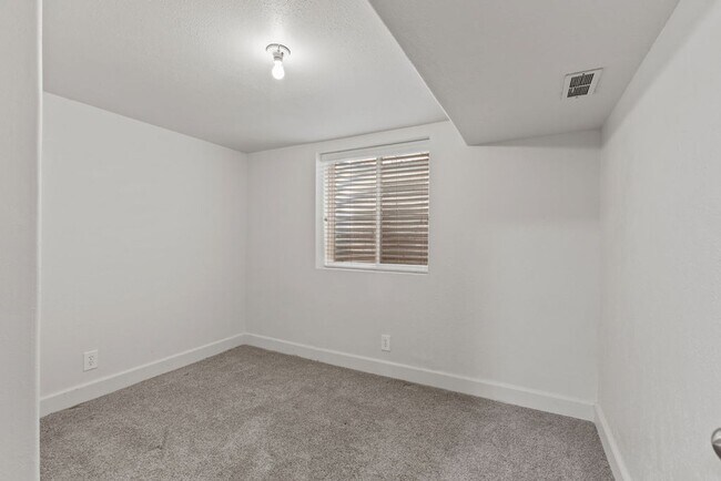 Building Photo - 1721-1723 Dotsero Ave