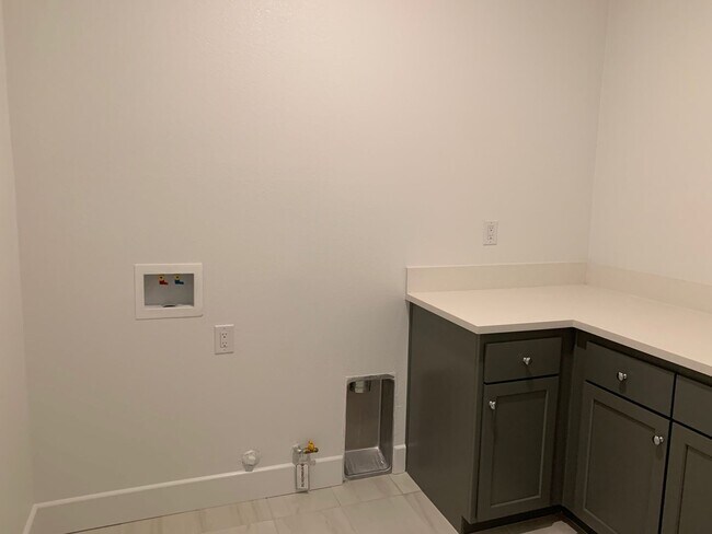 Building Photo - Home In Tracy Hills - Tenant occupied DO N...