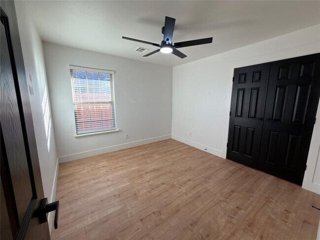 Building Photo - 5705 Marblewood Dr