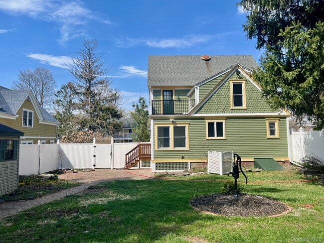 Building Photo - 8 Alden Pl