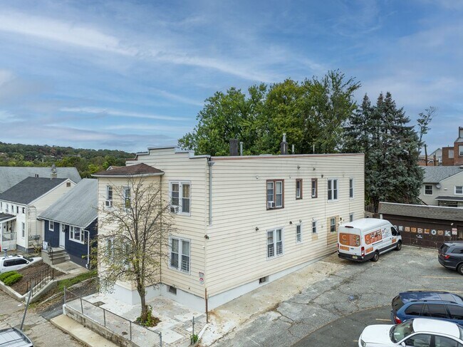 Building Photo - 162-166 Manchester Avenue, 4 Second Floor