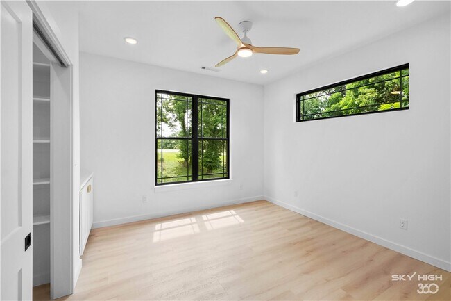 Building Photo - 5 Central Heights Way