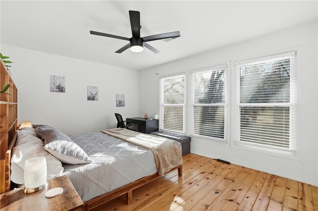 Building Photo - 10 Dogwood Dr