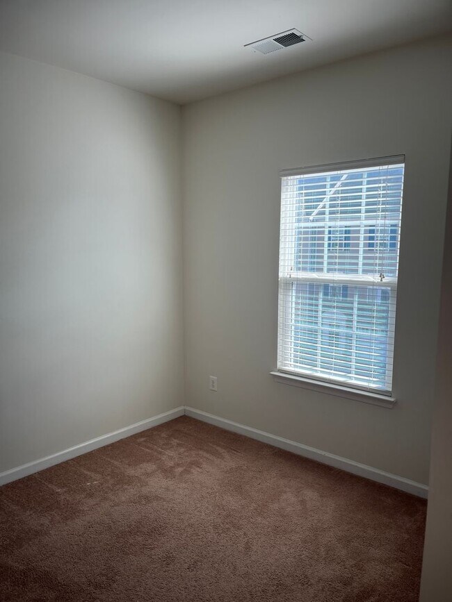 Building Photo - 1253 Elderslie Ln