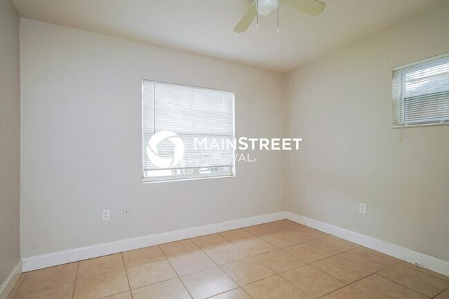 Building Photo - 3 Bedroom Pet-Friendly Home in Orlando, FL with Main Street Renewal