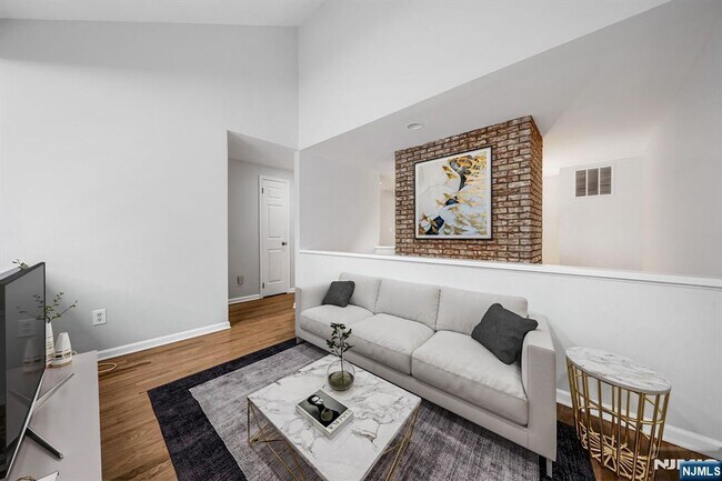 Building Photo - 12 Sandburg Ct