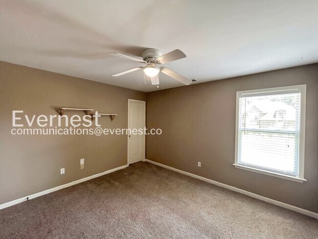Building Photo - 4 Bed/2.5 Bath Home with Garage / Pet-Friendly / Vouchers Accepted / Available Now!