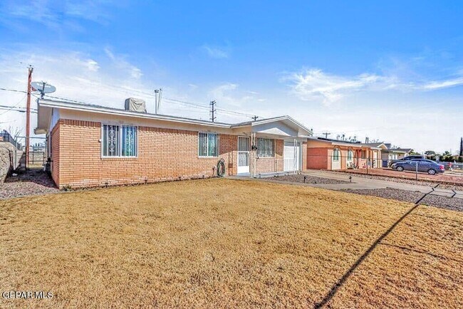 Building Photo - 4909 Winthrop Dr