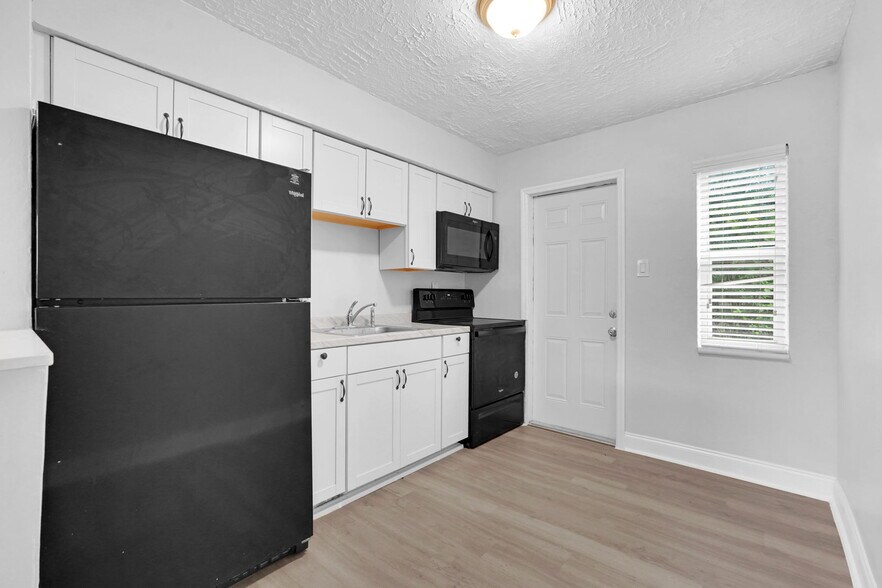 Building Photo - 746 SW 4th St