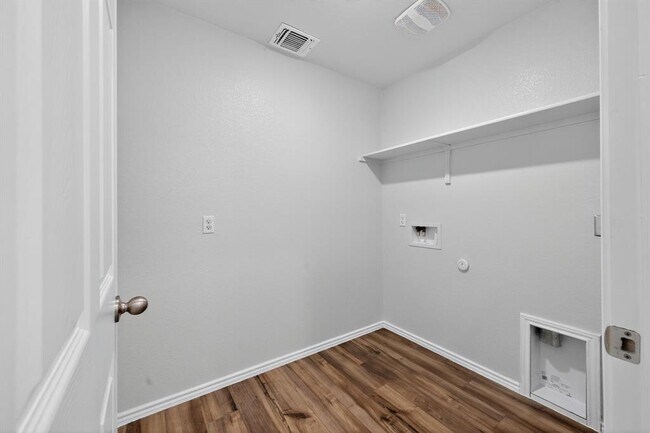 Building Photo - 596 Wyatt Wy