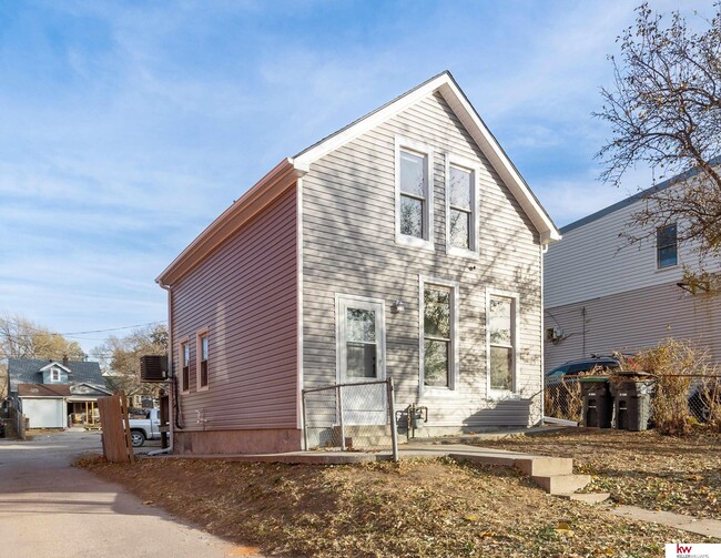 Building Photo - 2417 S 13th St