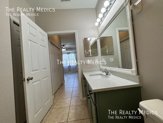 Building Photo - 2854 Oakwater Dr