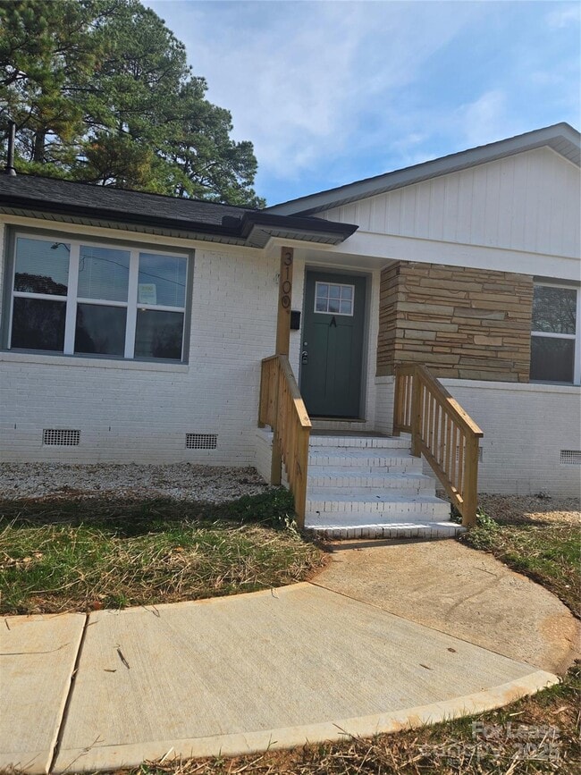 Building Photo - 3100 Dawnshire Ave