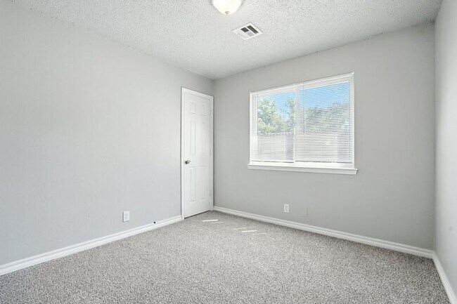 Building Photo - 2929 S 138th E Pl