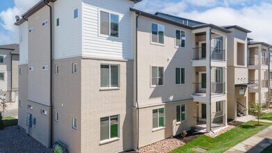 Building Photo - 3-Bed 2-Bath Condo In Lehi With Luxurious Amenities!