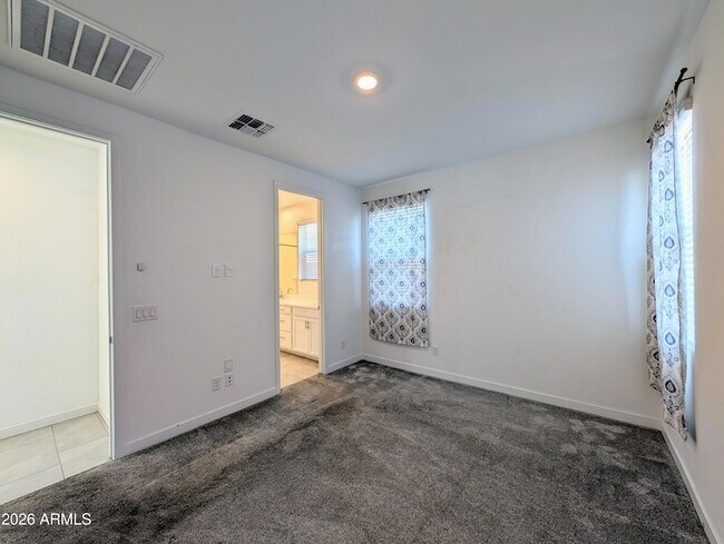 Building Photo - 9509 W Sells Dr