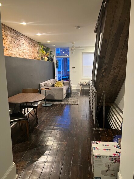 Building Photo - 2340 E Boston St