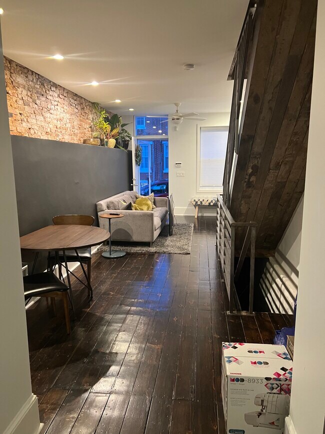 Building Photo - 2340 E Boston St