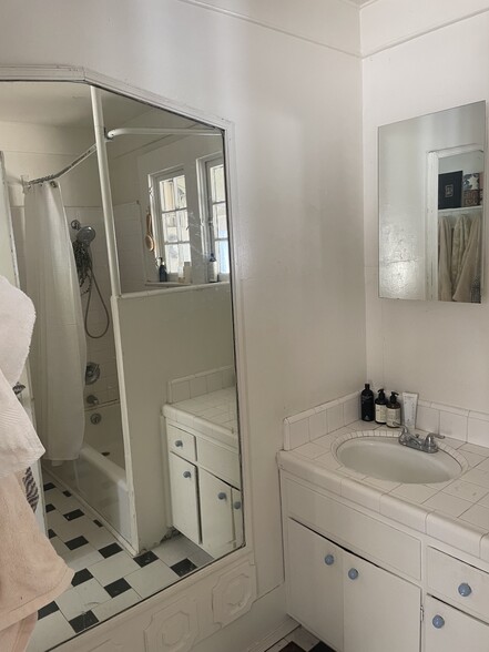 Building Photo - 8337 Lookout Mountain Ave