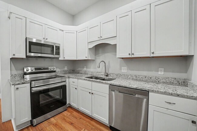 Building Photo - 311 W 39th St
