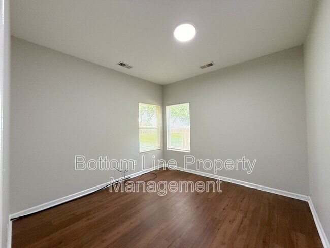 Building Photo - 5622 Wallace Cabin Dr