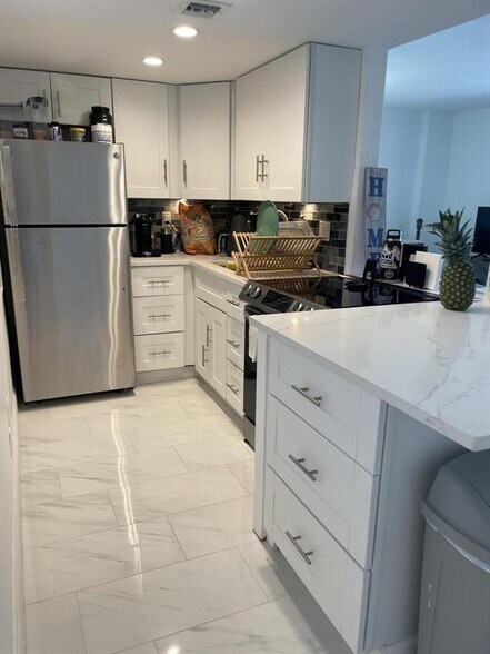 Building Photo - 1731 SE 15th St