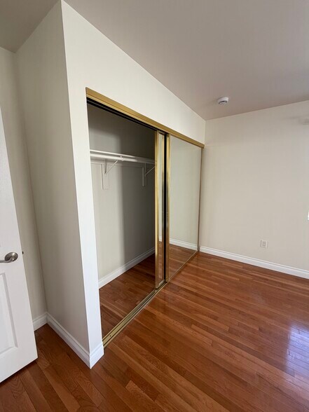 Closet - 1513 N Altadena Dr