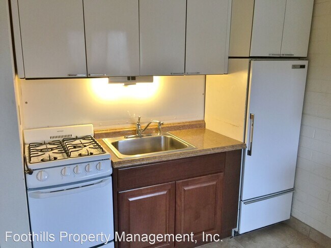 Building Photo - 1 br, 1 bath House - 390 Cedar St #18