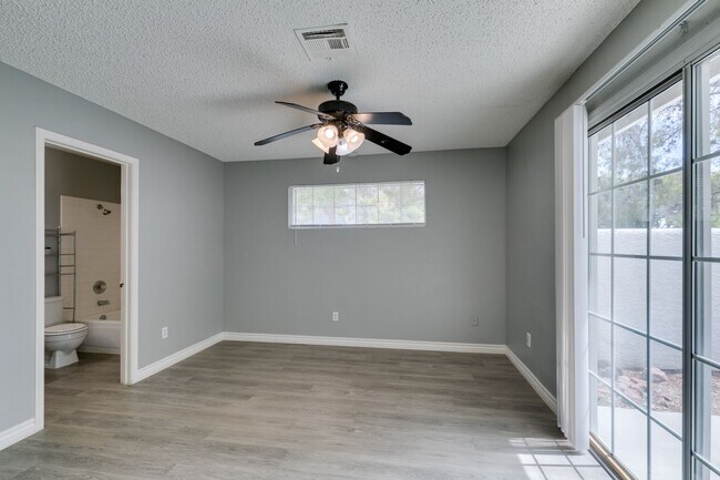 Building Photo - 2117 Willowbury Dr