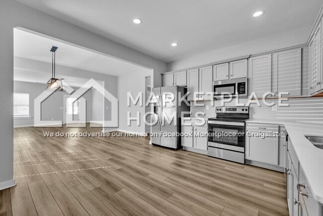 Building Photo - 142 Kings Wy