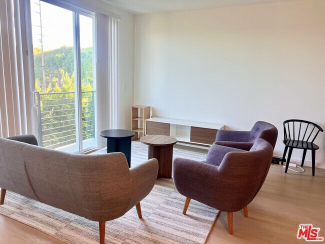 Building Photo - 8926 Sawyer St