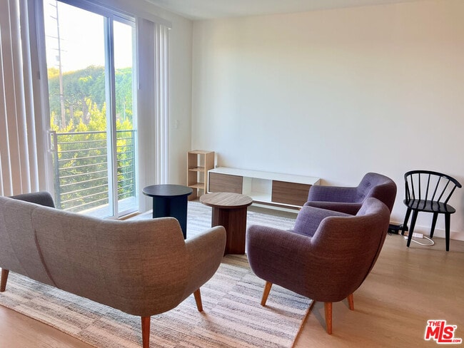 Building Photo - 8928 Sawyer St