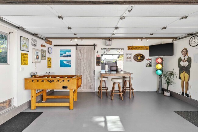 Building Photo - 1605 Lynngrove Dr