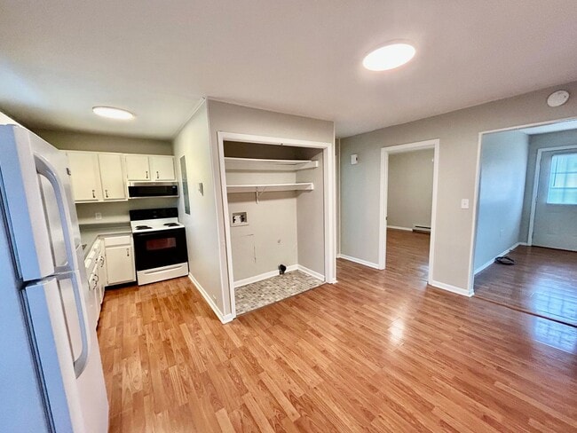 Building Photo - Spacious 2-Bed 1-Bath in Mount Sterling!