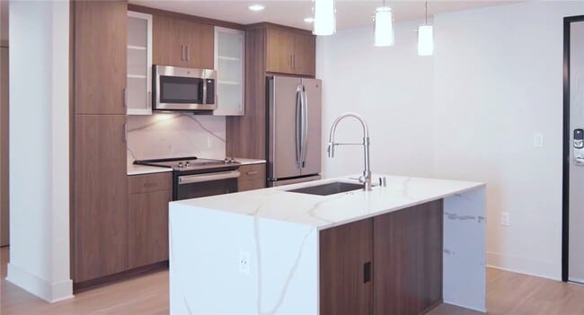 Building Photo - 6200 Variel Ave