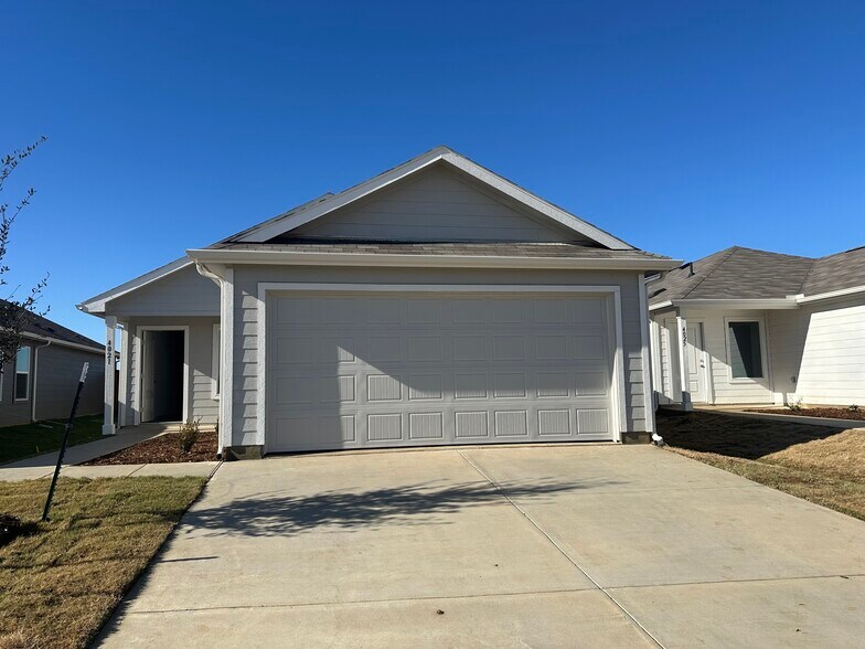Primary Photo - 4021 Equestrian Dr