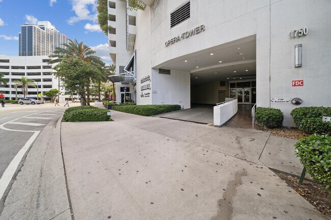 Building Photo - 1750 N Bayshore Dr