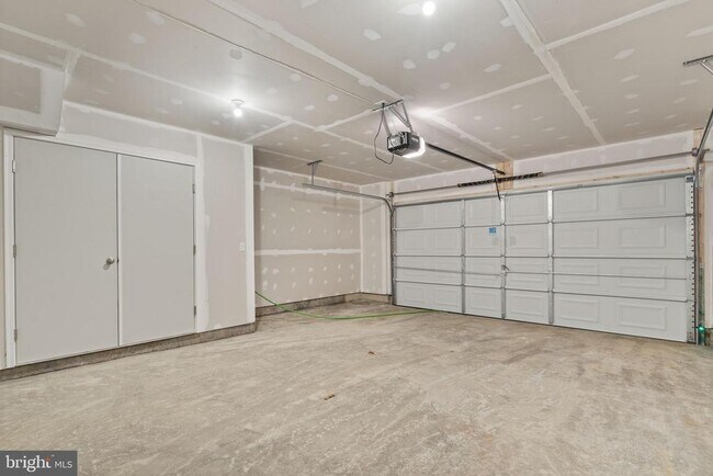 Building Photo - 8704 Tavern St