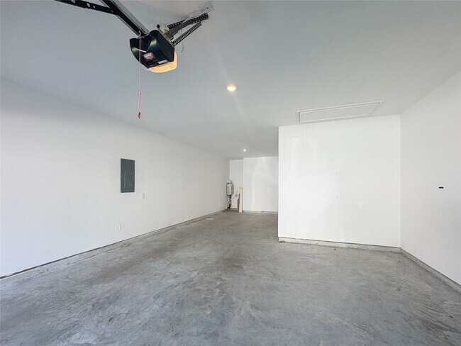 Building Photo - 519 Newcomb Holw Dr