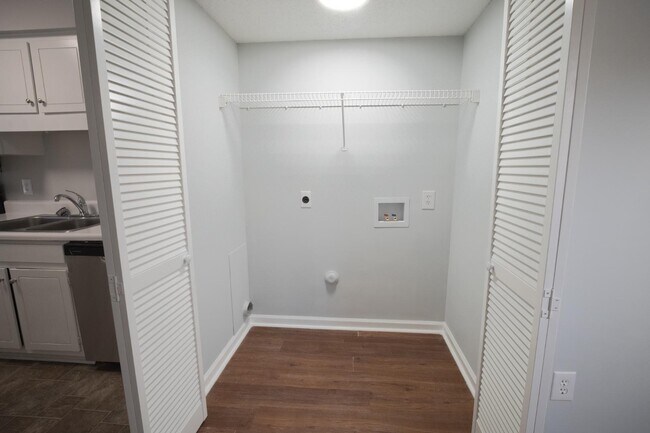 Building Photo - 942 Bonham Ave