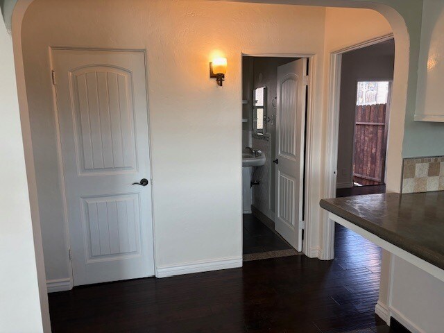 Building Photo - 7152 Mohawk St