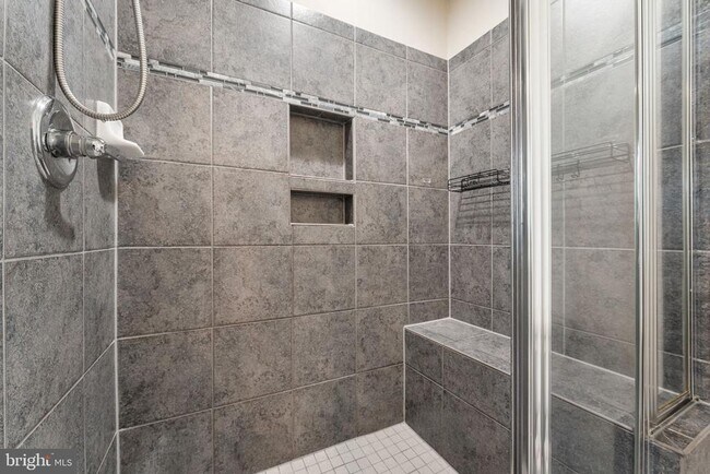Building Photo - 431 Alder Dr