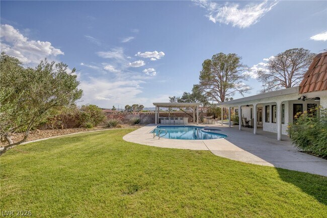 Building Photo - 4045 W Mardon Ave